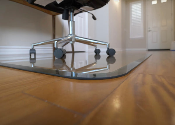 4 Ergonomic Benefits of Glass Office Floor Mats